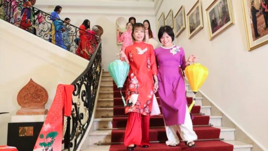 Vietnamese 'Ao dai' heritage club debuts in Belgium